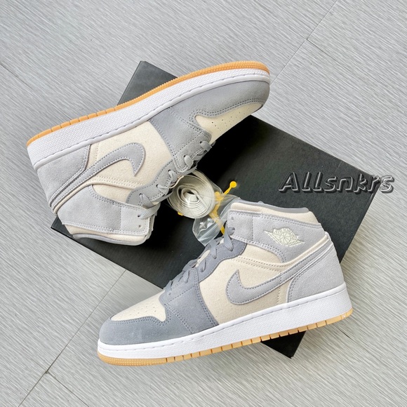 Air Jordan 1 Mid Coconut Milk GS - Picture 5 of 7